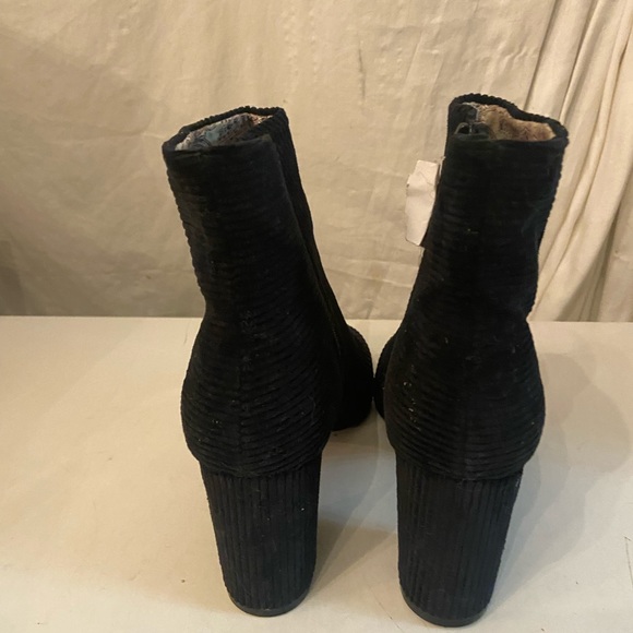 Band if Gypsies black corduroy ankle boots, zip sides, block heels 3” size 9 NWT - Picture 3 of 7